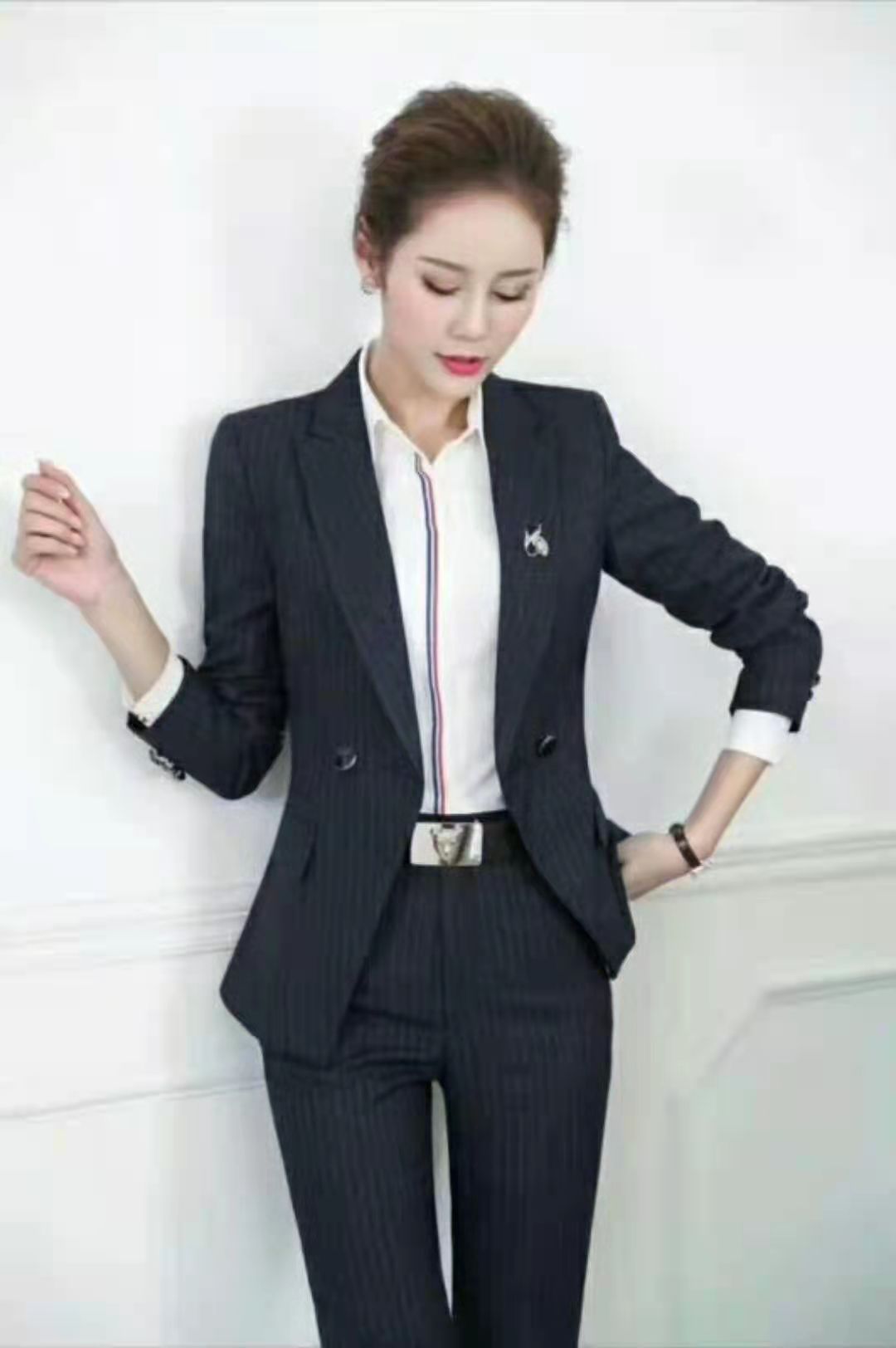 女士職業(yè)套裝